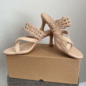 NIB Coutgo Strappy Sandals